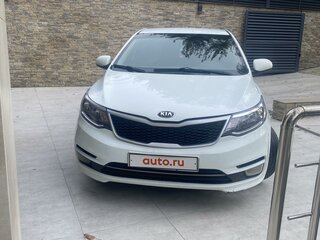 2016 Kia Rio III Рестайлинг, белый, 800000 рублей, вид 1