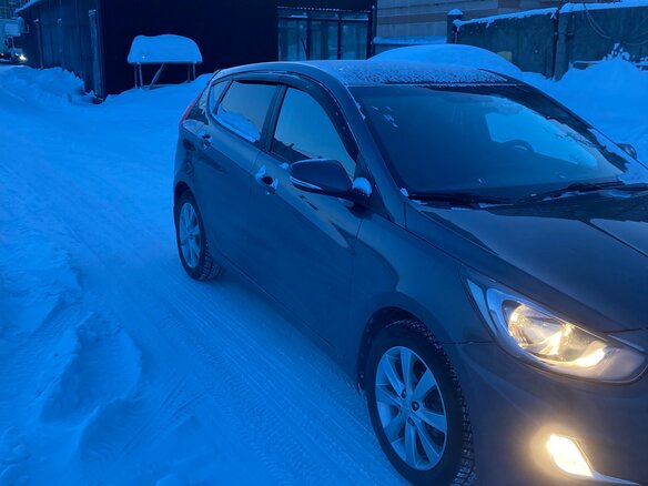 2011 Hyundai Solaris I, чёрный, 900000 рублей - вид 1