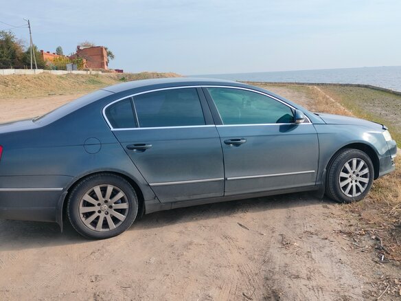 2008 Volkswagen Passat B6, синий, 750000 рублей - вид 2