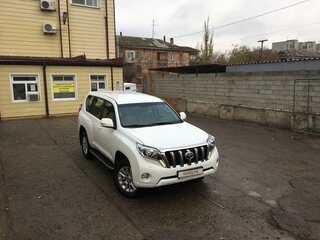 2013 Toyota Land Cruiser Prado 150 Series Рестайлинг 1, белый, 3600000 рублей, вид 3