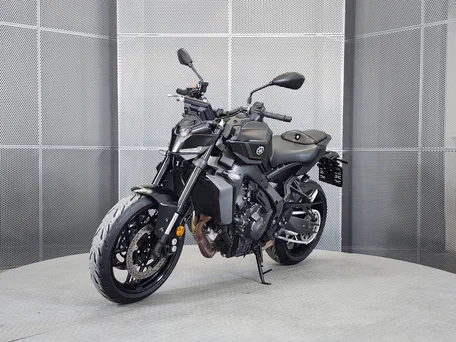 2024 Yamaha MT-09 (FZ-09), чёрный, 1199000 рублей, вид 4