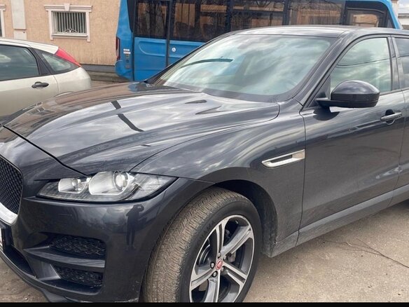 2016 Jaguar F-Pace I, серый, 2030000 рублей - вид 2