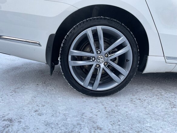2011 Volkswagen Passat B7, белый, 1030000 рублей - вид 12
