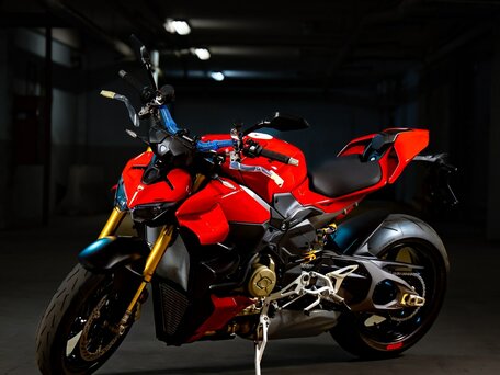 2026 Ducati Streetfighter V4, красный, 3450000 рублей, вид 3