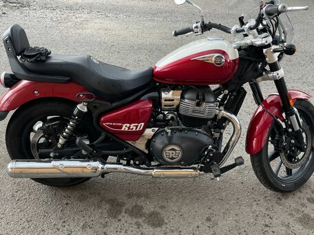 2024 Royal Enfield Super Meteor, красный, 680000 рублей, вид 1