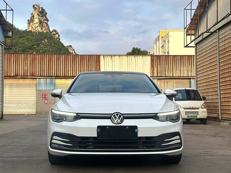 2023 Volkswagen Golf VIII, белый, 1830000 рублей, вид 2