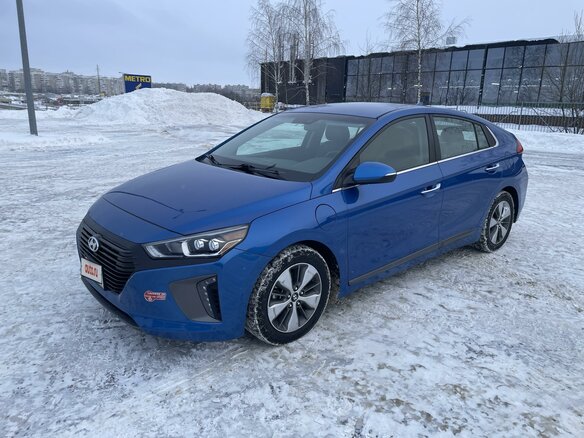 2018 Hyundai IONIQ Plug-in, синий, 1850000 рублей - вид 2
