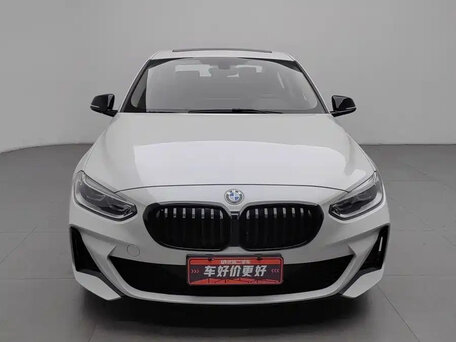2023 BMW 1 серии 120i III (F52) Рестайлинг, белый, 1850000 рублей, вид 3