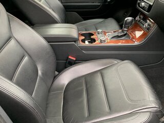 2010 Volkswagen Touareg II, чёрный, 2350000 рублей, вид 4