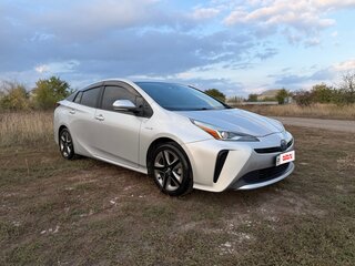 2019 Toyota Prius IV Рестайлинг (XW50), серебристый, 1915000 рублей, вид 2