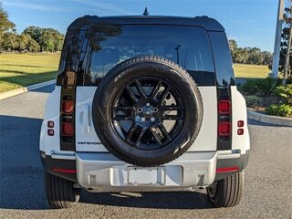 2022 Land Rover Defender 110 II, белый, 8355880 рублей, вид 5