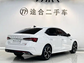 2022 Skoda Octavia IV (A8), белый, 1680000 рублей, вид 3
