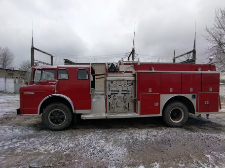 1985 Ford C-Series, красный, 4221415 рублей, вид 2