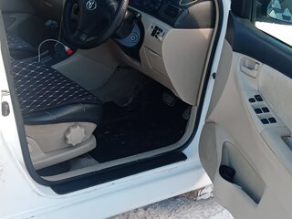 2002 Toyota Corolla Runx IX (E120, E130), белый, 550000 рублей, вид 3