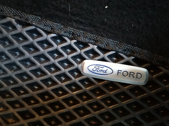 2008 Ford Focus II Рестайлинг, чёрный, 630000 рублей - вид 9
