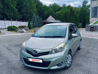2011 Toyota Vitz III (XP130), серебристый, 777000 рублей, вид 5