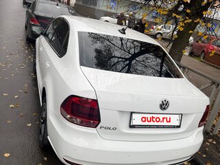 2017 Volkswagen Polo V Рестайлинг, белый, 1300000 рублей, вид 3