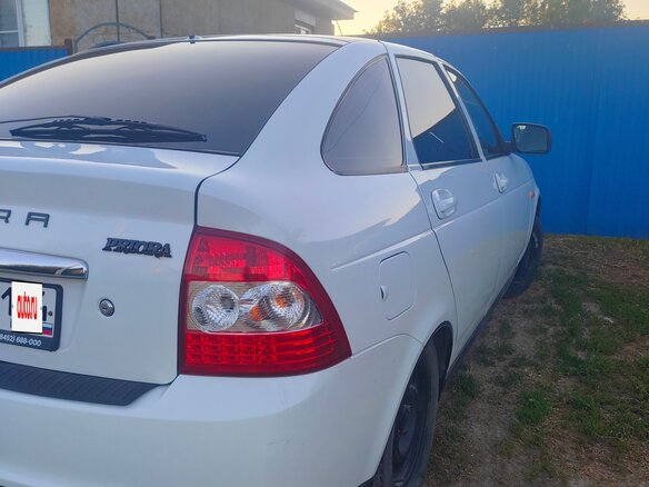 2013 Lada (ВАЗ) Priora I Рестайлинг, белый, 500000 рублей - вид 3