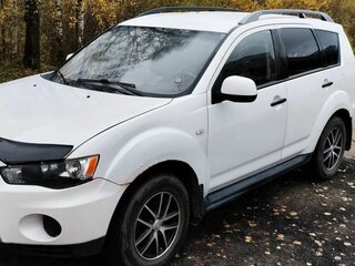2011 Mitsubishi Outlander II Рестайлинг, белый, 800000 рублей, вид 1