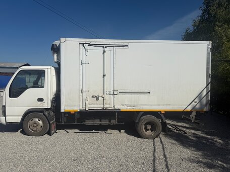 2006 Isuzu Elf (N-series), белый, 1990000 рублей, вид 2