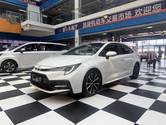 2022 Toyota Corolla Sporty XII (E210) Рестайлинг, белый, 1600000 рублей