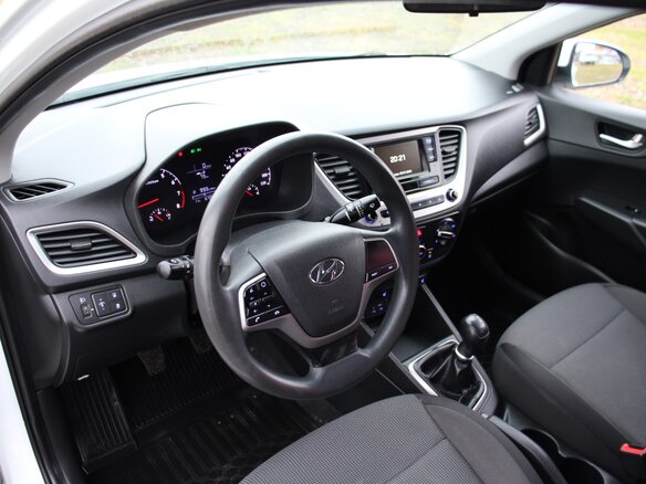 2017 Hyundai Solaris II, белый, 1095000 рублей - вид 9