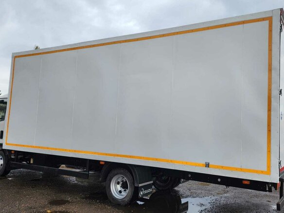 2017 Isuzu Elf (N-series), белый, 3999000 рублей - вид 1