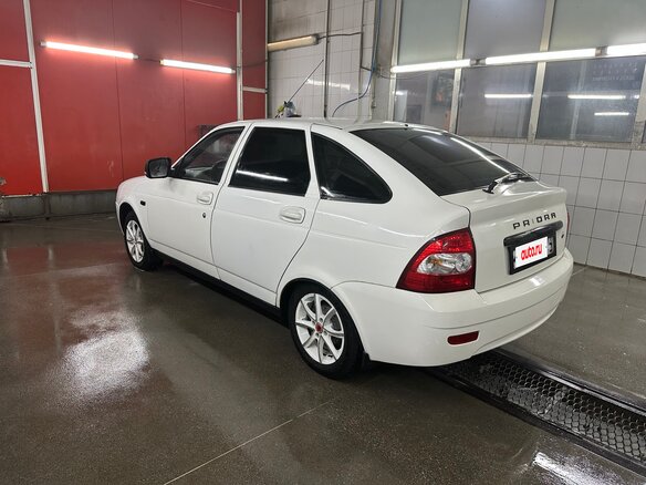 2012 Lada (ВАЗ) Priora I, белый, 380000 рублей - вид 4