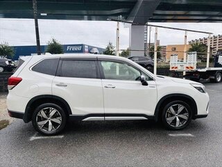 2018 Subaru Forester MHEV V, белый, 2100004 рублей, вид 3