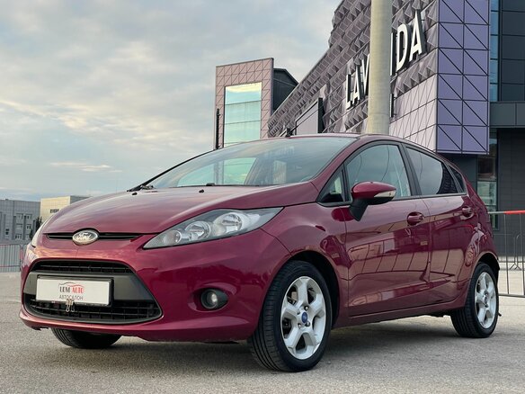 2011 Ford Fiesta Mk6, красный, 947000 рублей - вид 9