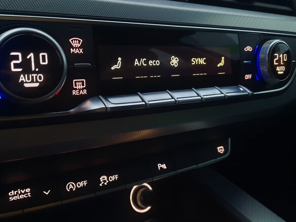 2017 Audi A4 V (B9), белый, 1799999 рублей - вид 8