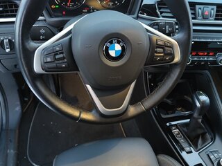 2021 BMW X1 18d xDrive II (F48) Рестайлинг, чёрный, 4200000 рублей, вид 5