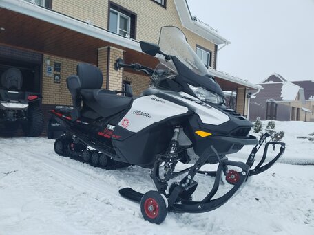 2020 BRP Ski-Doo Grand Touring 900 ACE, серебристый, 2100000 рублей, вид 1