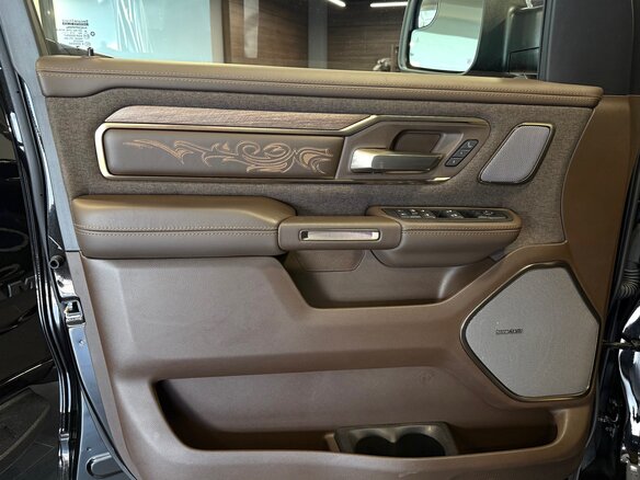 2026 Ram 1500 Crew Cab eTorque V Рестайлинг, чёрный, 11290000 рублей - вид 7