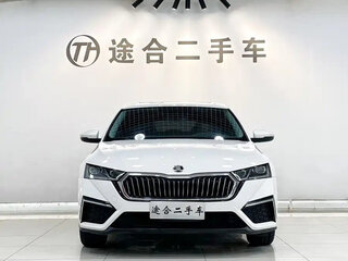 2022 Skoda Octavia IV (A8), белый, 1680000 рублей, вид 2