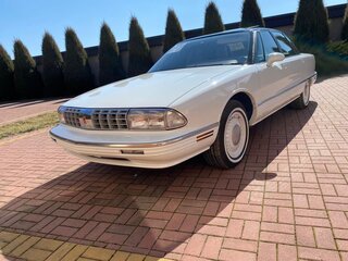 1993 Oldsmobile Ninety-Eight XI, белый, 3500000 рублей, вид 1