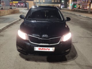 2015 Kia Rio III Рестайлинг, чёрный, 960000 рублей, вид 2