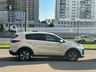 2019 Kia Sportage IV Рестайлинг, белый, 2800000 рублей, вид 3