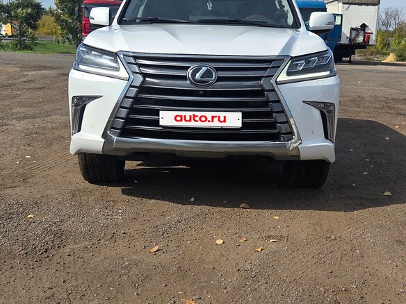 2017 Lexus LX 570 III Рестайлинг 2, белый, 7900000 рублей - вид 1