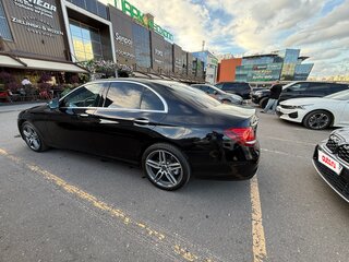 2019 Mercedes-Benz E-Класс 350 e V (W213, S213, C238), чёрный, 6000000 рублей, вид 4