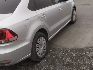 2018 Volkswagen Polo V Рестайлинг, серебристый, 1200000 рублей, вид 2