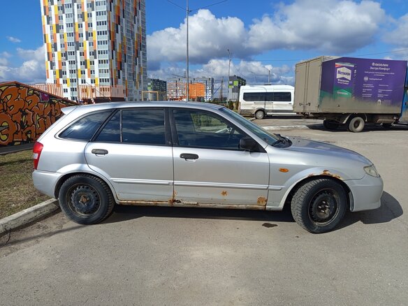 2001 Mazda 323 VI (BJ) Рестайлинг, серебристый, 200000 рублей - вид 1