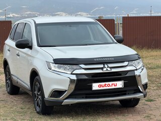 2017 Mitsubishi Outlander III Рестайлинг 2, белый, 1595000 рублей, вид 4