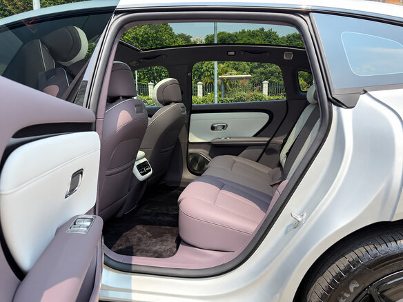 2025 Changan Qiyuan A06 28.39 kWh, серебристый, 2370000 рублей - вид 18