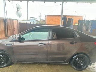 2015 Kia Rio III Рестайлинг, коричневый, 950000 рублей, вид 4