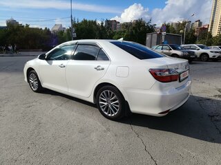 2016 Toyota Camry VII (XV50) Рестайлинг, белый, 2250000 рублей, вид 5
