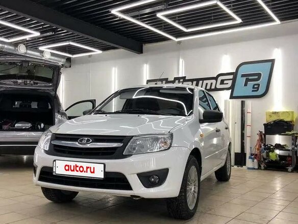2015 Lada (ВАЗ) Granta I, белый, 500000 рублей