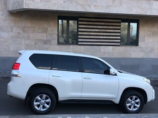 2011 Toyota Land Cruiser Prado 150 Series, белый, 4300000 рублей, вид 3