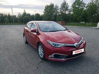 2016 Toyota Auris II Рестайлинг, красный, 970000 рублей, вид 3