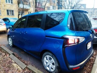 2019 Toyota Sienta II Рестайлинг, синий, 1650000 рублей, вид 5